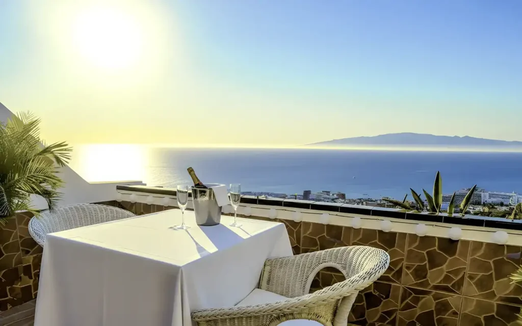 Studio vue mer Costa Adeje – Coin repas sur la terrasse