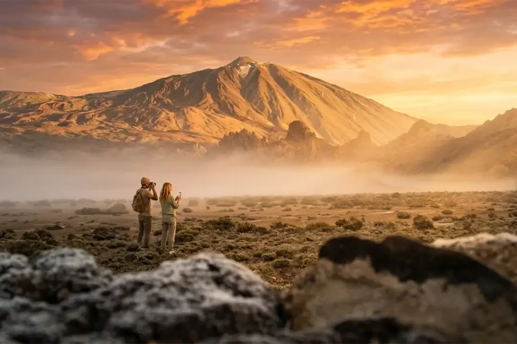 Perspektivische Aufnahme eines Paares in Llano de Ucanca, Teide-Nationalpark, Teneriffa