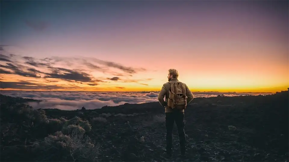 Lukas blickt auf das Wolkenmeer, Teide-Nationalpark, Teneriffa